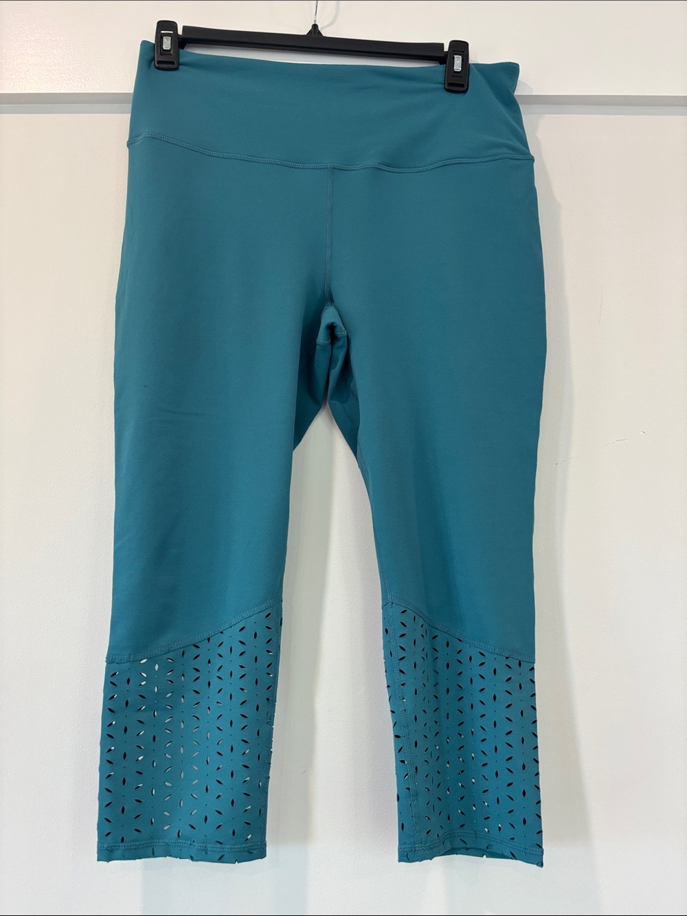 GAIAM Teal Laser-Cut Capri Leggings